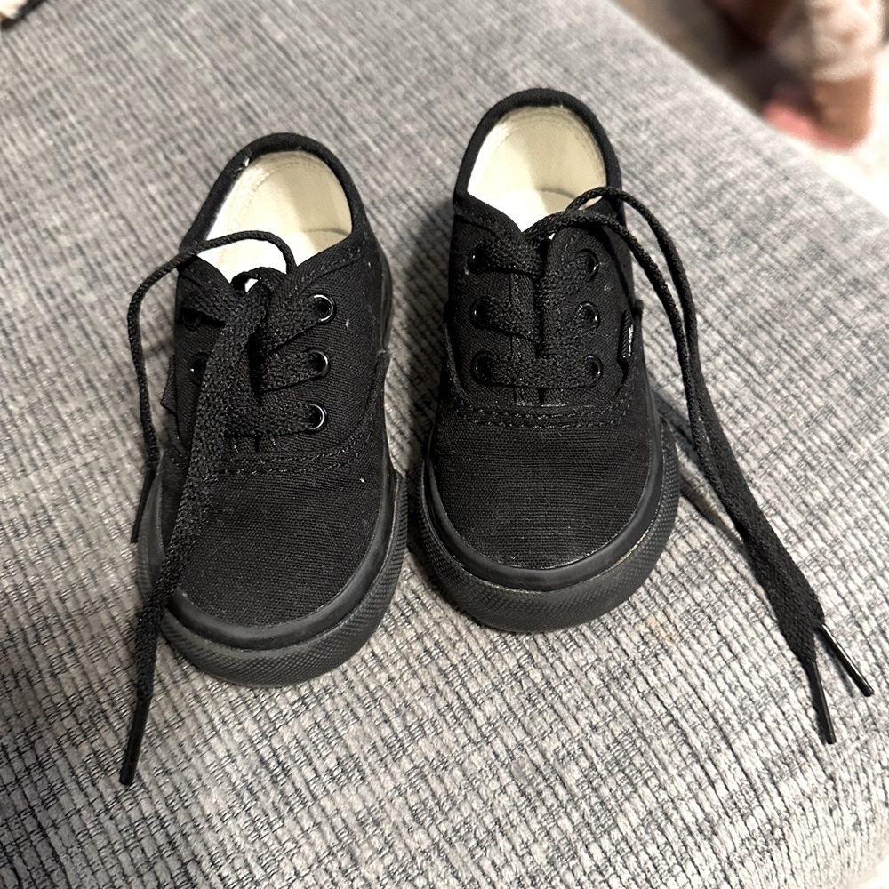 Vans toddler sz 4c all black